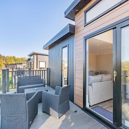 Waterside Hambleton Lakeside Lodges Poulton-le-Fylde Екстериор снимка