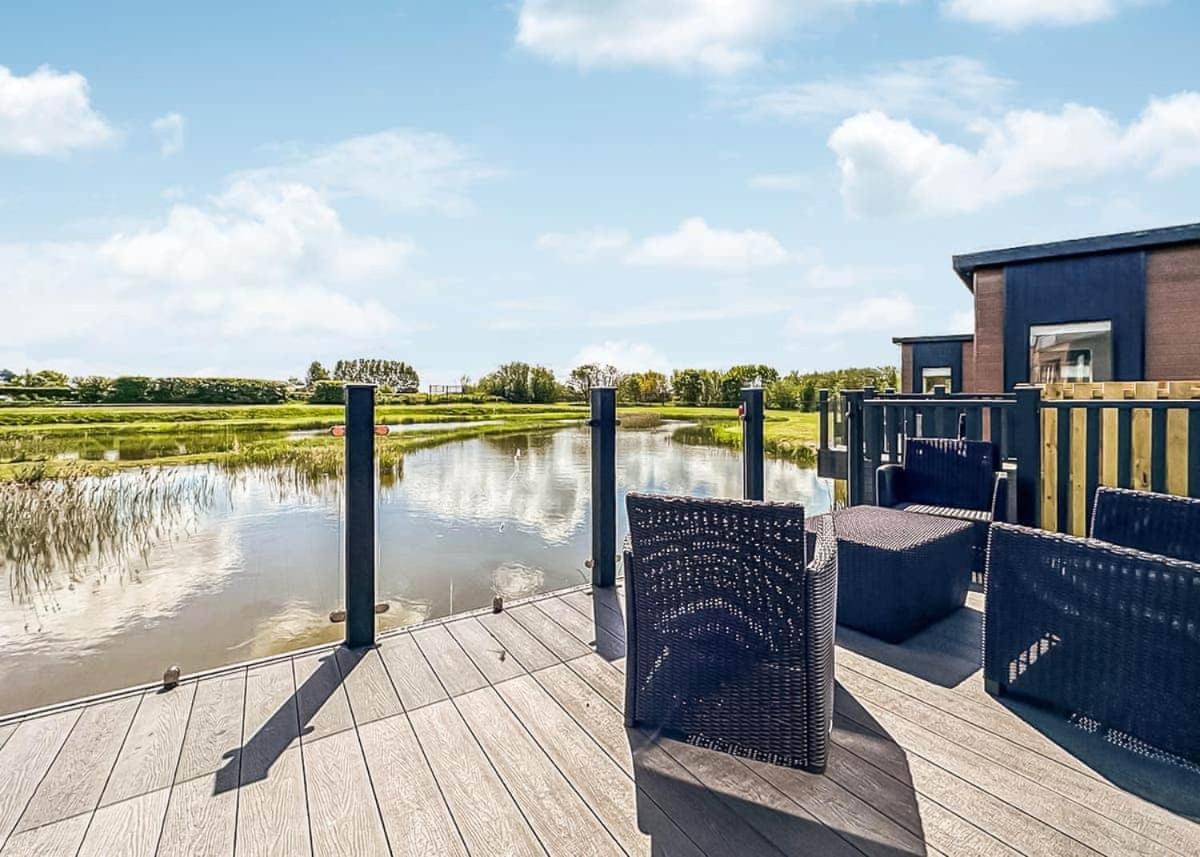 Waterside Hambleton Lakeside Lodges Poulton-le-Fylde Екстериор снимка