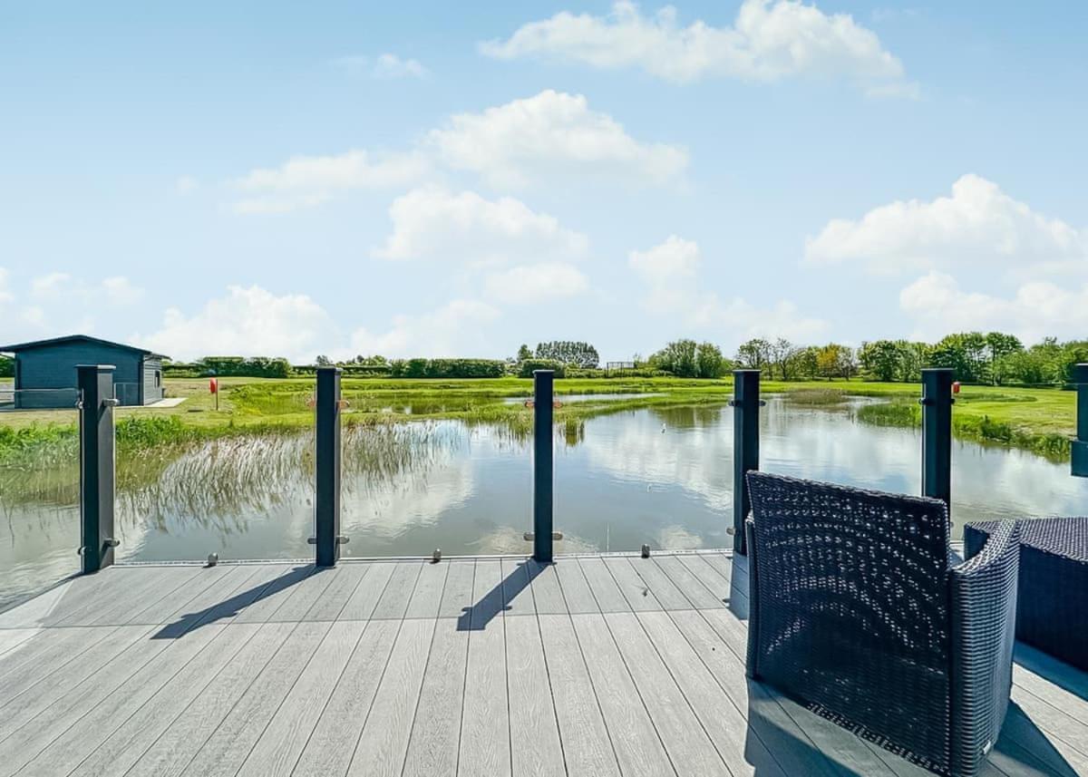 Waterside Hambleton Lakeside Lodges Poulton-le-Fylde Екстериор снимка