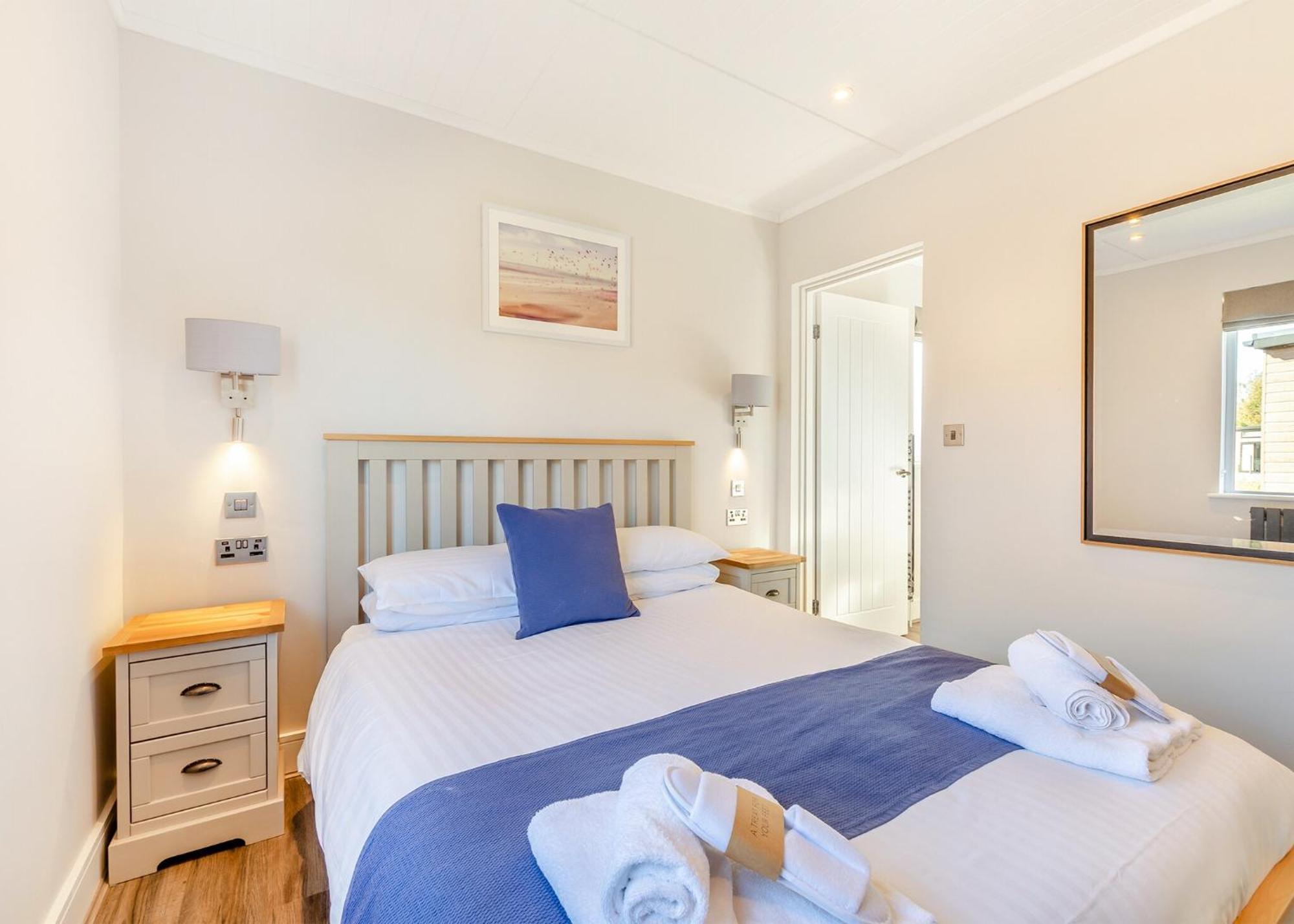 Waterside Hambleton Lakeside Lodges Poulton-le-Fylde Стая снимка