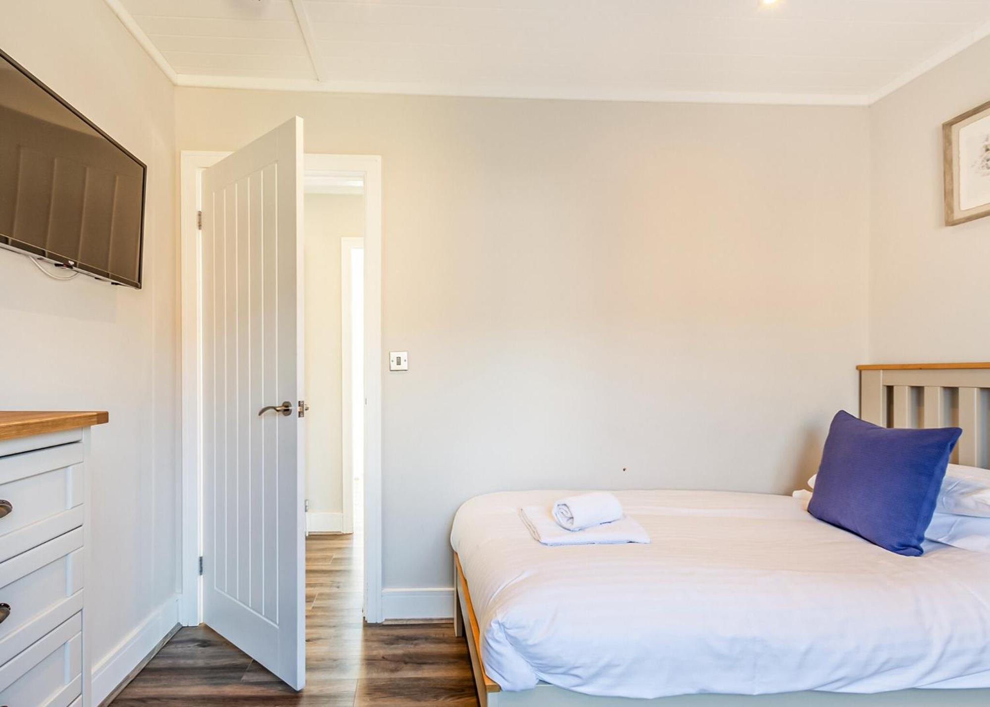 Waterside Hambleton Lakeside Lodges Poulton-le-Fylde Стая снимка
