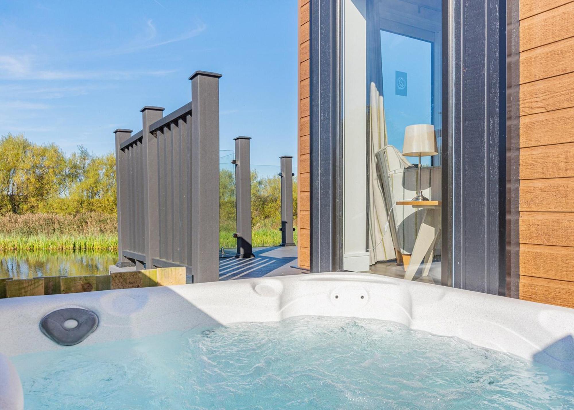 Waterside Hambleton Lakeside Lodges Poulton-le-Fylde Стая снимка